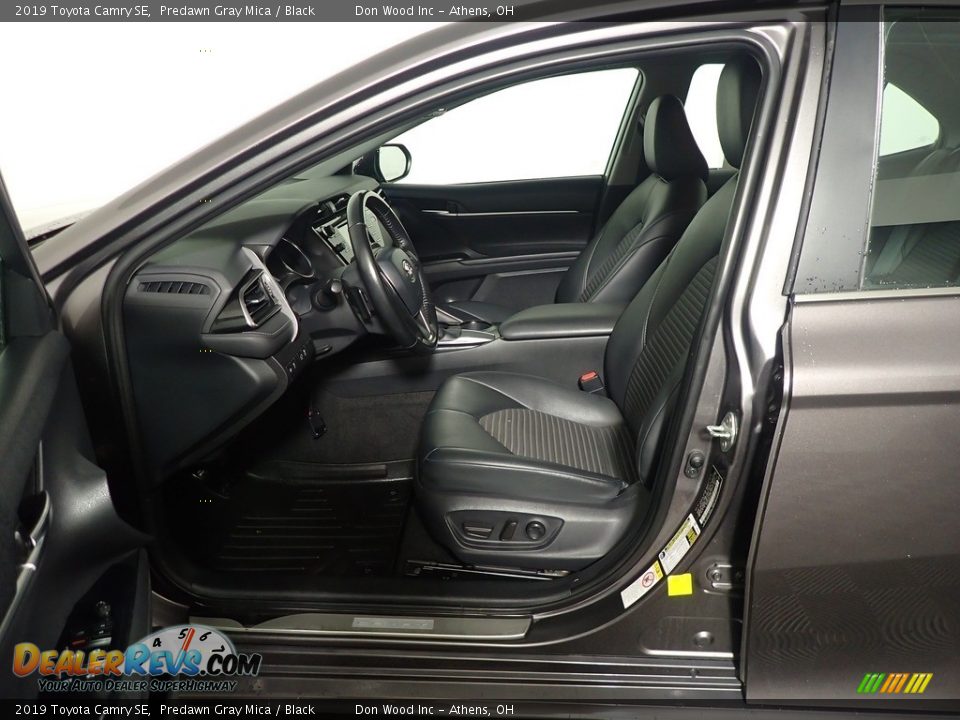 2019 Toyota Camry SE Predawn Gray Mica / Black Photo #22