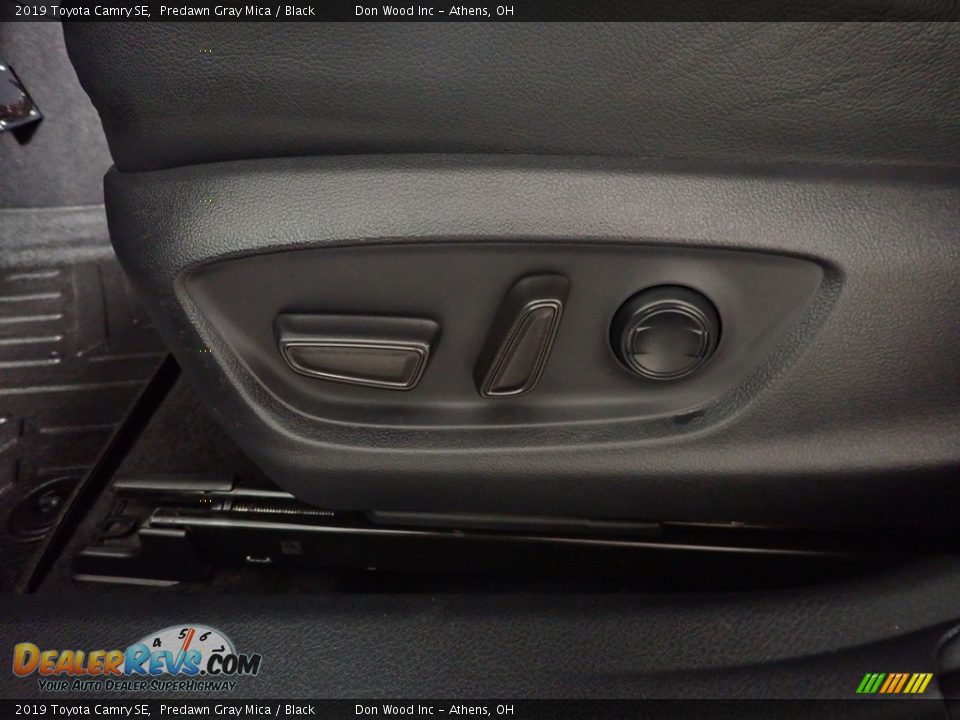 2019 Toyota Camry SE Predawn Gray Mica / Black Photo #23