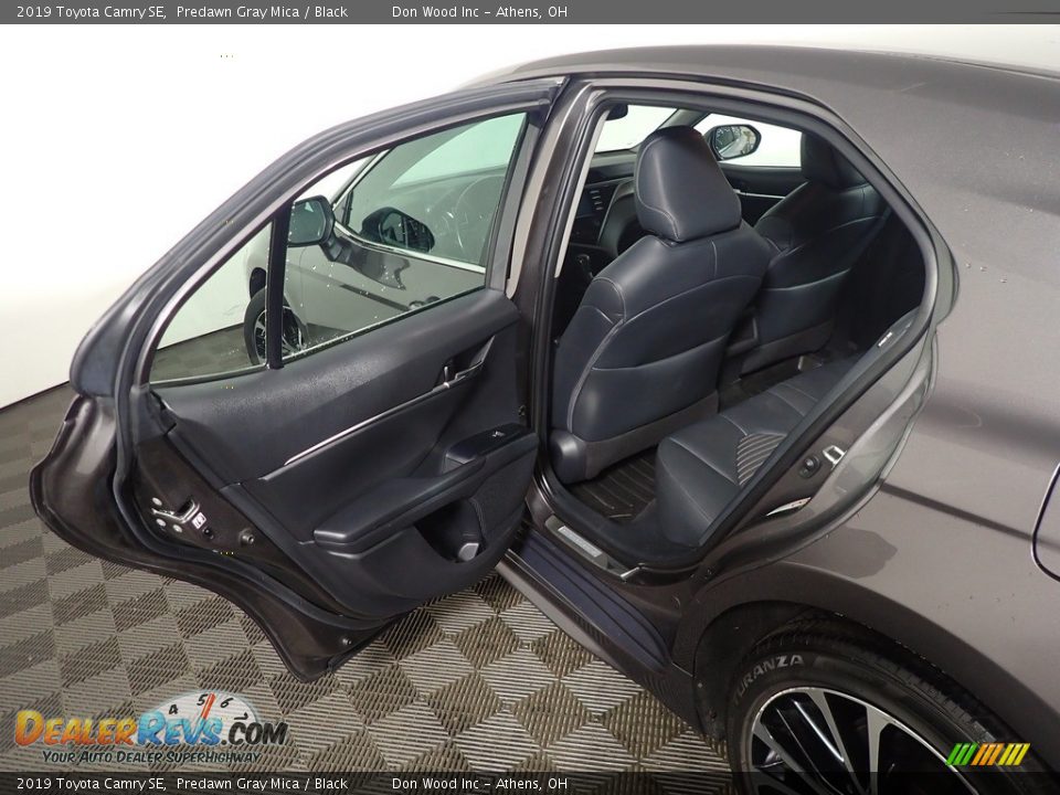 2019 Toyota Camry SE Predawn Gray Mica / Black Photo #34