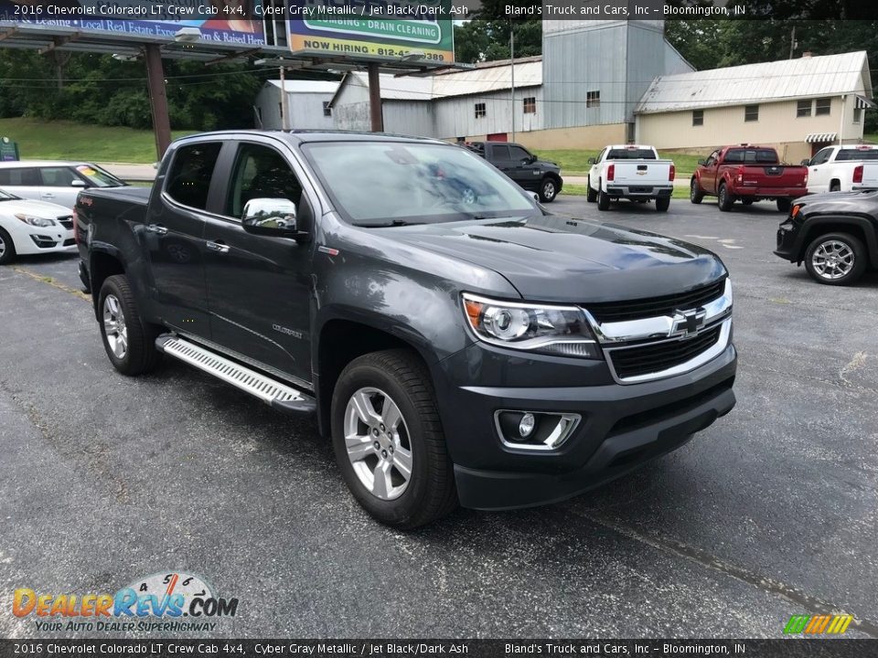 Front 3/4 View of 2016 Chevrolet Colorado LT Crew Cab 4x4 Photo #5