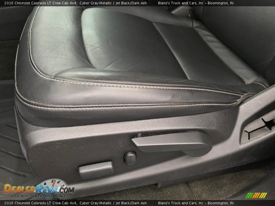 Front Seat of 2016 Chevrolet Colorado LT Crew Cab 4x4 Photo #14