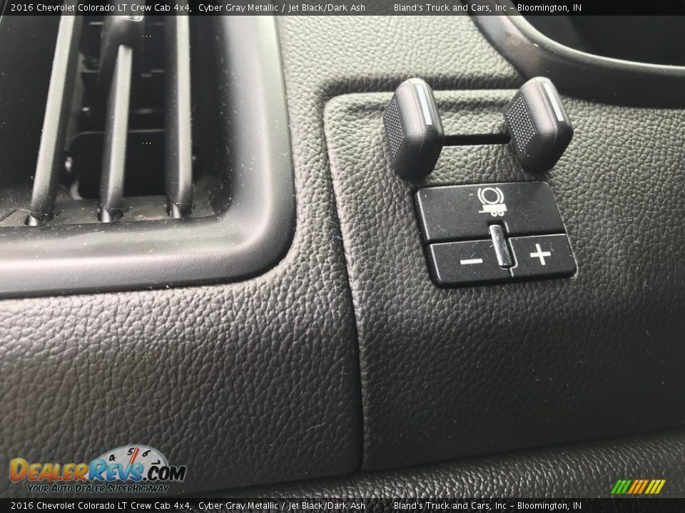 Controls of 2016 Chevrolet Colorado LT Crew Cab 4x4 Photo #17