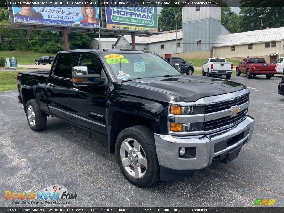 Front 3/4 View of 2016 Chevrolet Silverado 2500HD LTZ Crew Cab 4x4 Photo #6