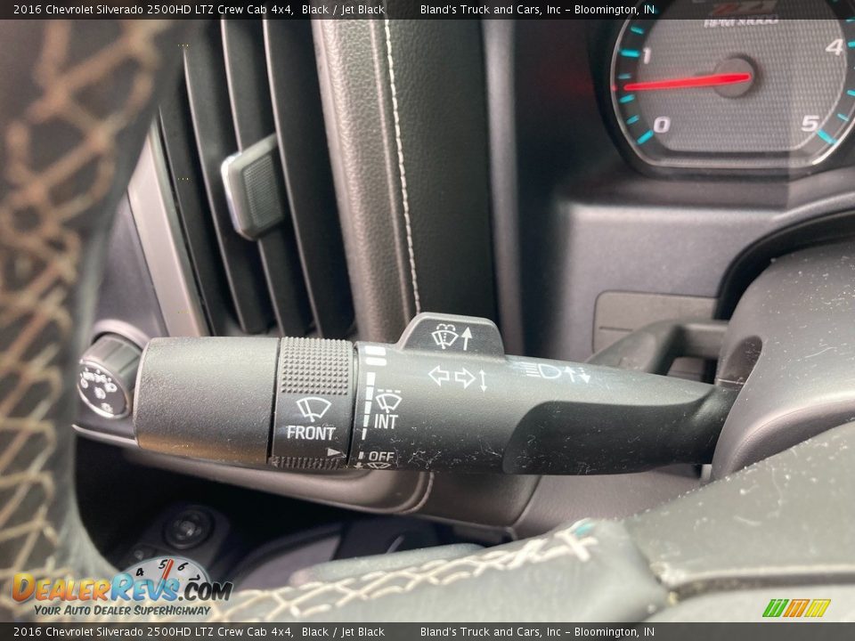 Controls of 2016 Chevrolet Silverado 2500HD LTZ Crew Cab 4x4 Photo #19