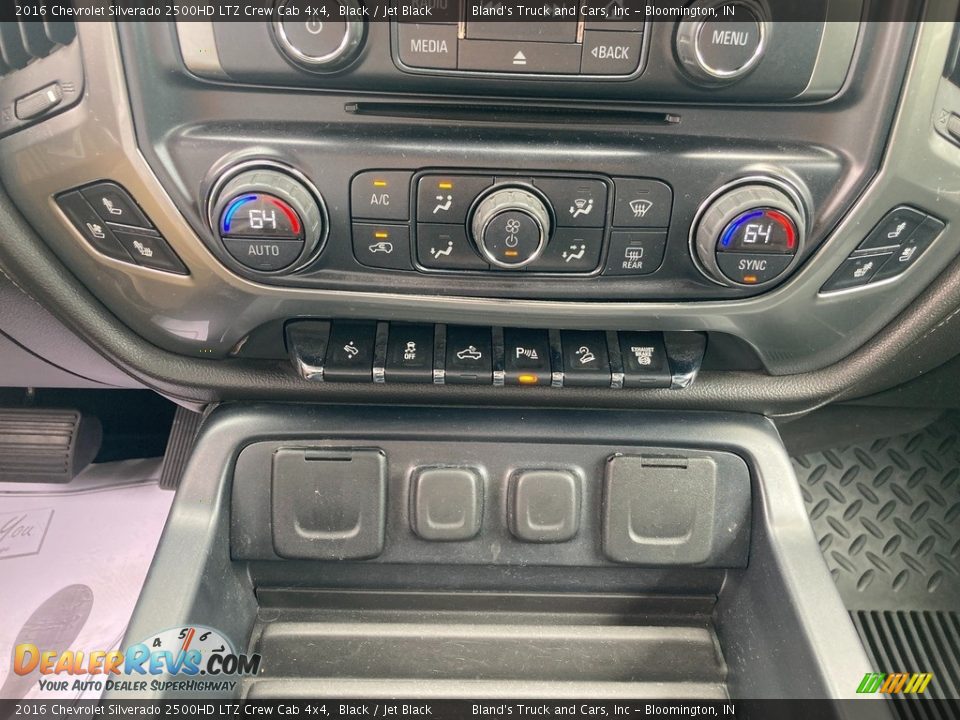 Controls of 2016 Chevrolet Silverado 2500HD LTZ Crew Cab 4x4 Photo #27