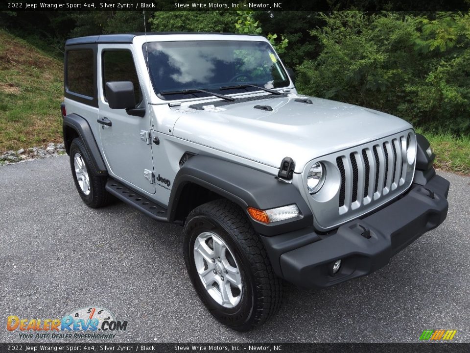 Front 3/4 View of 2022 Jeep Wrangler Sport 4x4 Photo #4