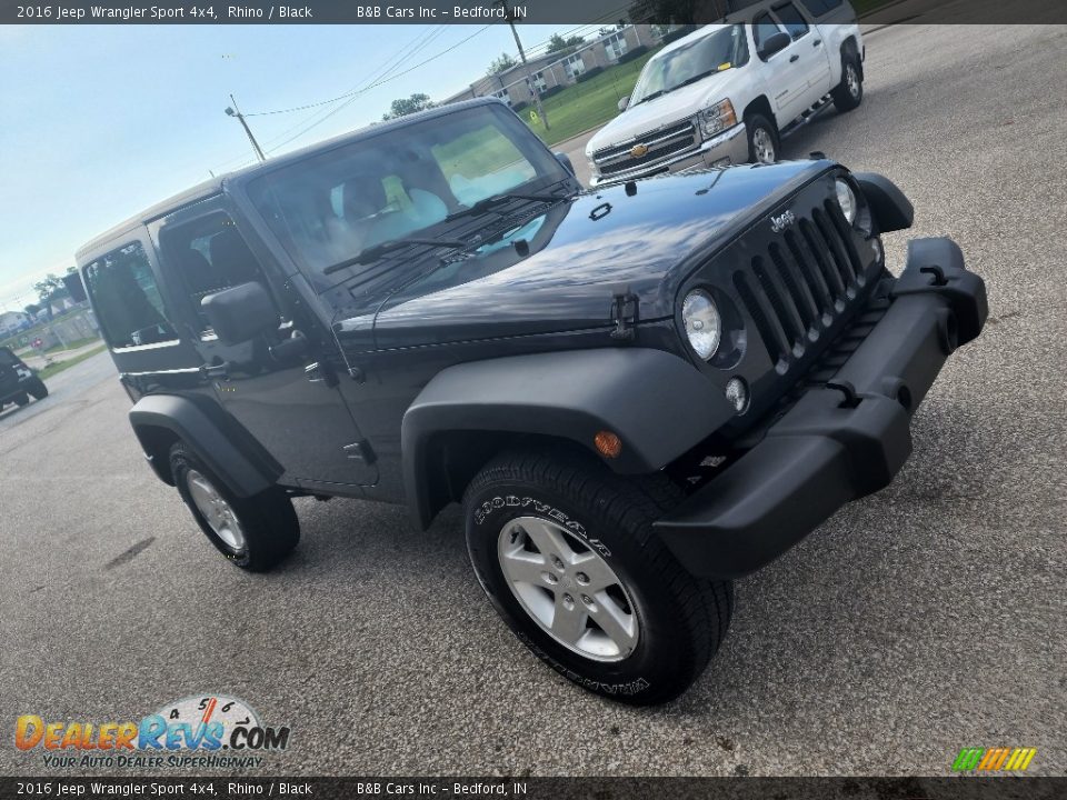 Front 3/4 View of 2016 Jeep Wrangler Sport 4x4 Photo #23
