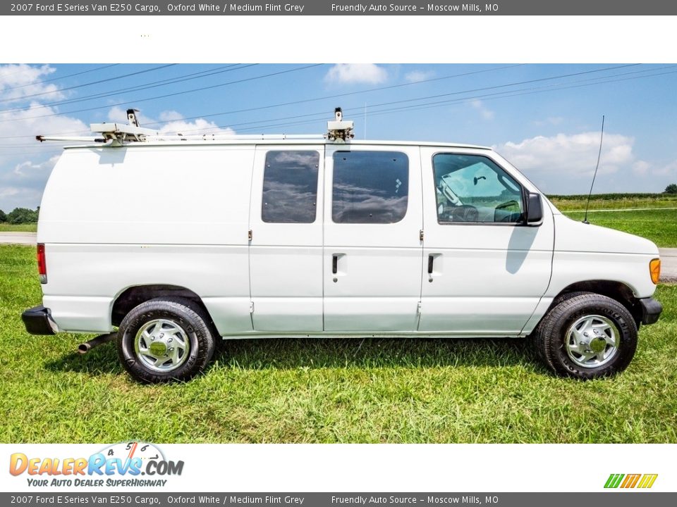 2007 Ford E Series Van E250 Cargo Oxford White / Medium Flint Grey Photo #3