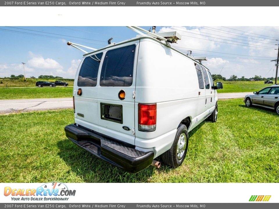 2007 Ford E Series Van E250 Cargo Oxford White / Medium Flint Grey Photo #4