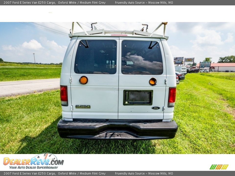 2007 Ford E Series Van E250 Cargo Oxford White / Medium Flint Grey Photo #5