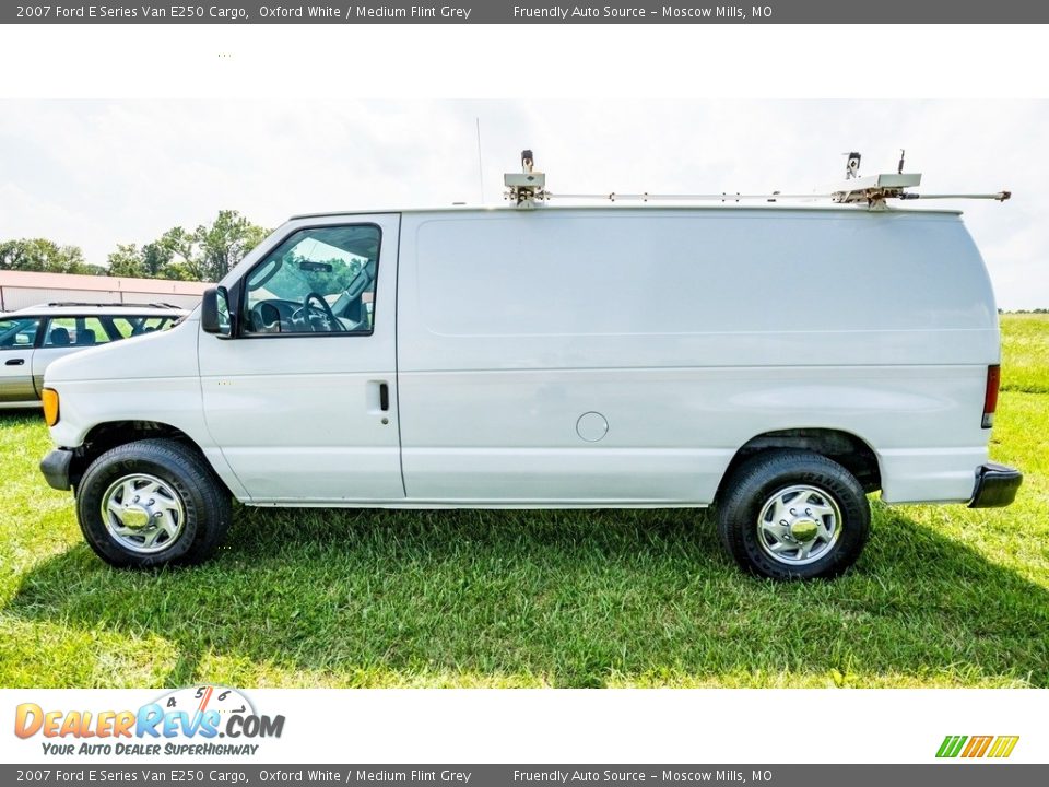 2007 Ford E Series Van E250 Cargo Oxford White / Medium Flint Grey Photo #7