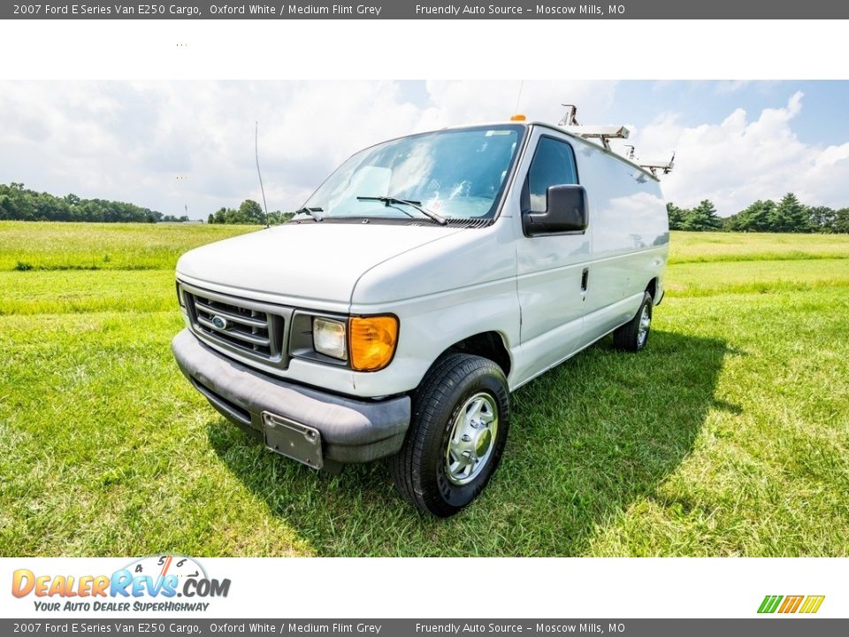 2007 Ford E Series Van E250 Cargo Oxford White / Medium Flint Grey Photo #8