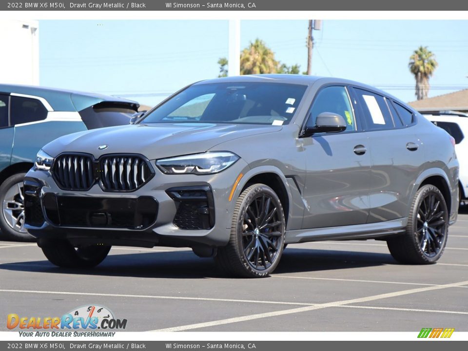 Front 3/4 View of 2022 BMW X6 M50i Photo #10