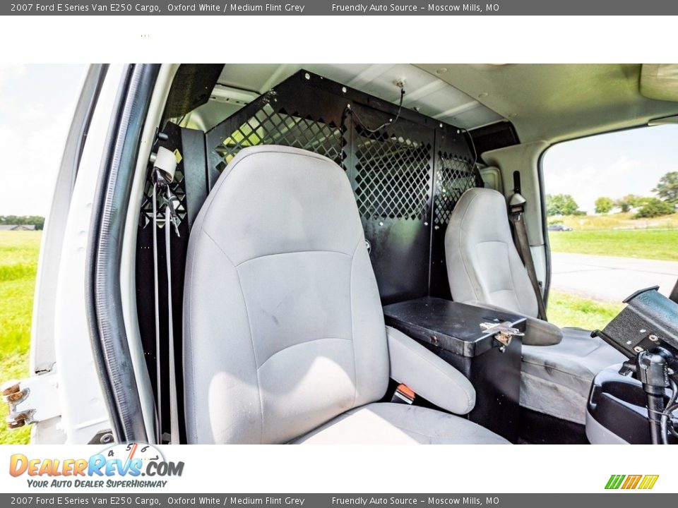 2007 Ford E Series Van E250 Cargo Oxford White / Medium Flint Grey Photo #24