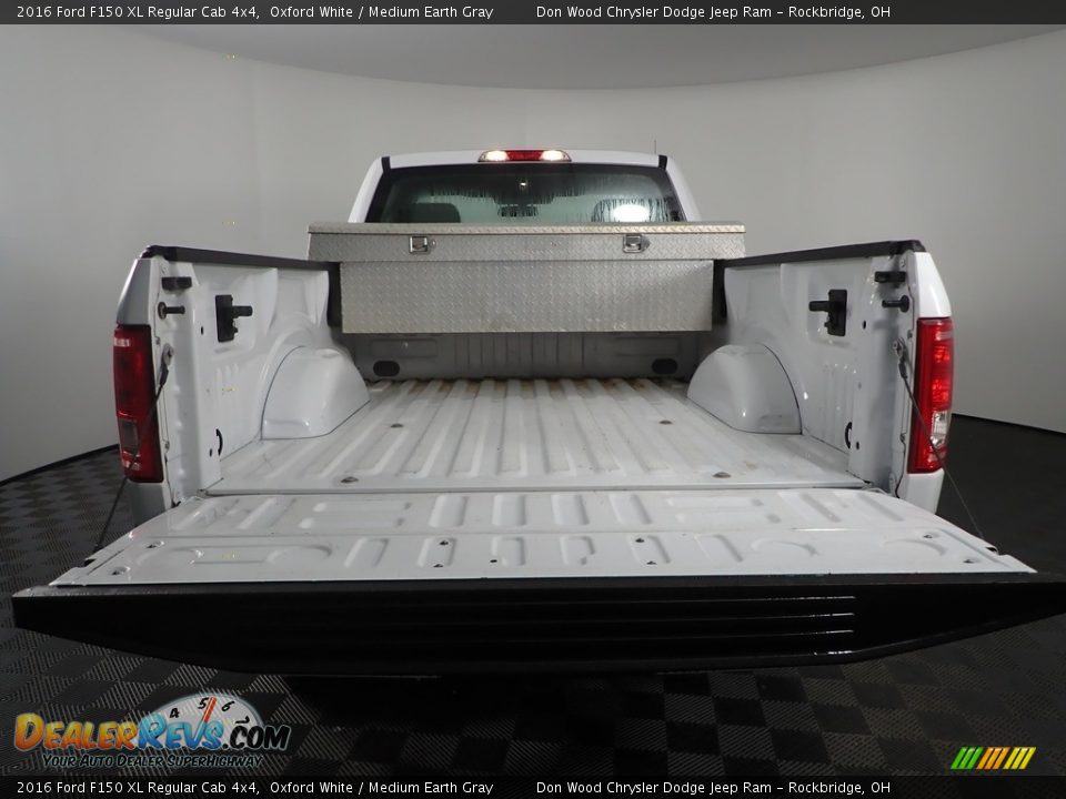 2016 Ford F150 XL Regular Cab 4x4 Oxford White / Medium Earth Gray Photo #6