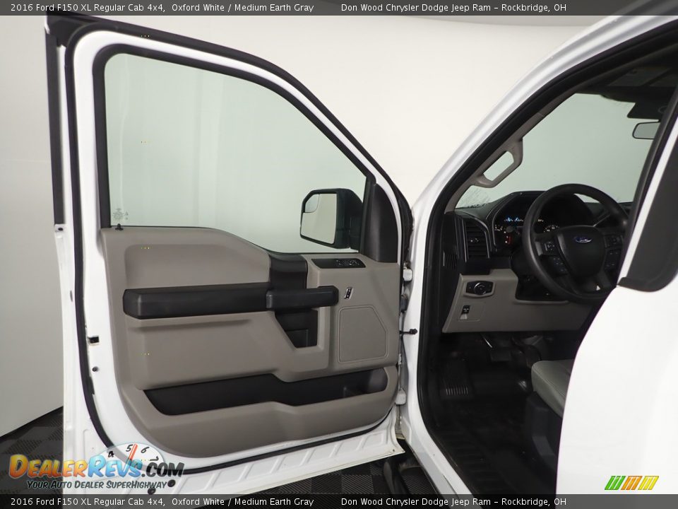 2016 Ford F150 XL Regular Cab 4x4 Oxford White / Medium Earth Gray Photo #8