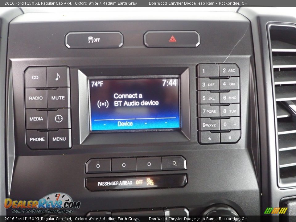 2016 Ford F150 XL Regular Cab 4x4 Oxford White / Medium Earth Gray Photo #15