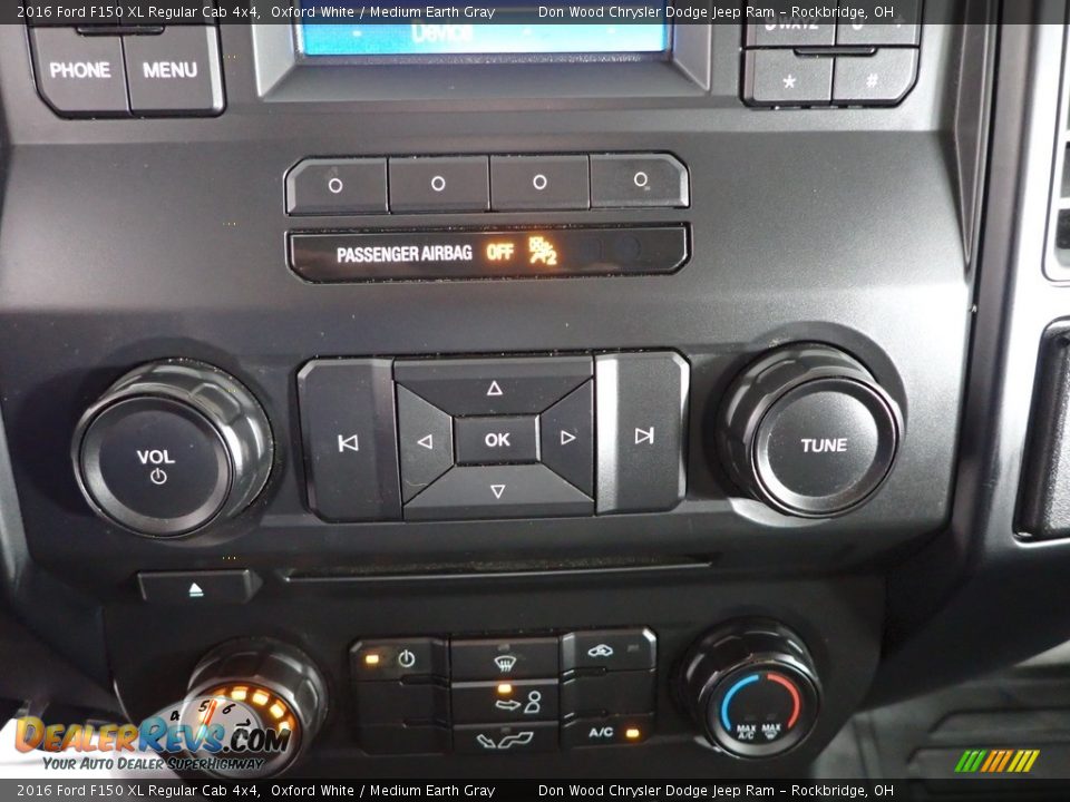 2016 Ford F150 XL Regular Cab 4x4 Oxford White / Medium Earth Gray Photo #16