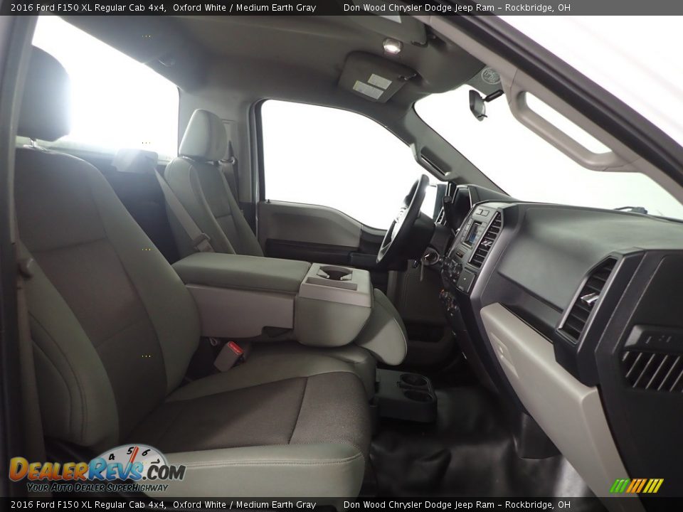 2016 Ford F150 XL Regular Cab 4x4 Oxford White / Medium Earth Gray Photo #21