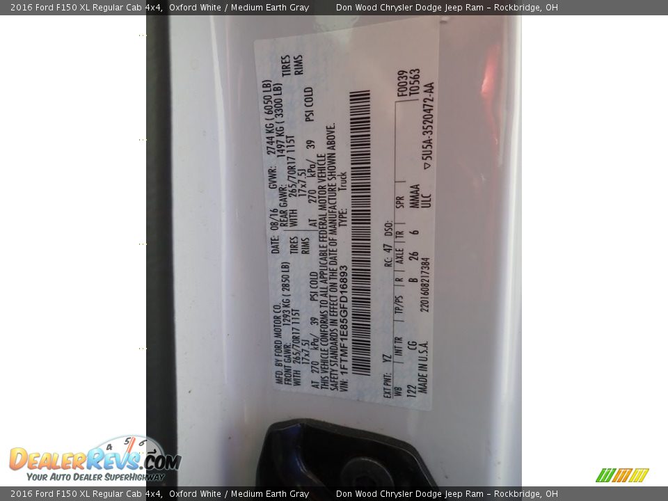 2016 Ford F150 XL Regular Cab 4x4 Oxford White / Medium Earth Gray Photo #24
