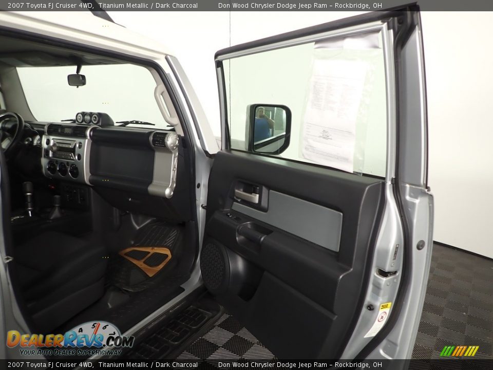2007 Toyota FJ Cruiser 4WD Titanium Metallic / Dark Charcoal Photo #26