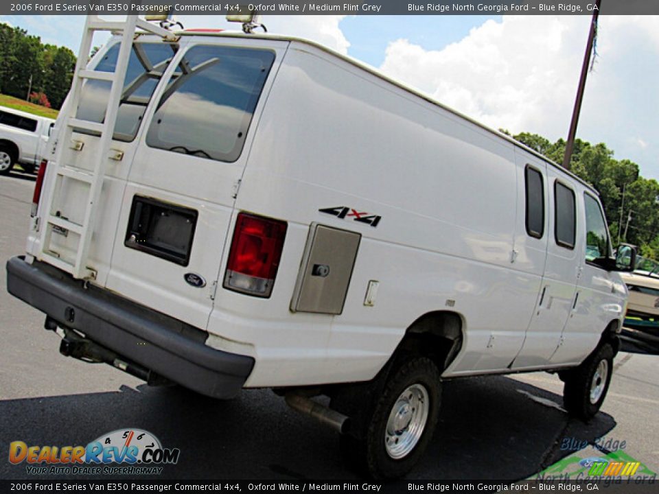 2006 Ford E Series Van E350 Passenger Commercial 4x4 Oxford White / Medium Flint Grey Photo #28