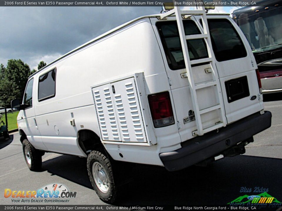 2006 Ford E Series Van E350 Passenger Commercial 4x4 Oxford White / Medium Flint Grey Photo #29