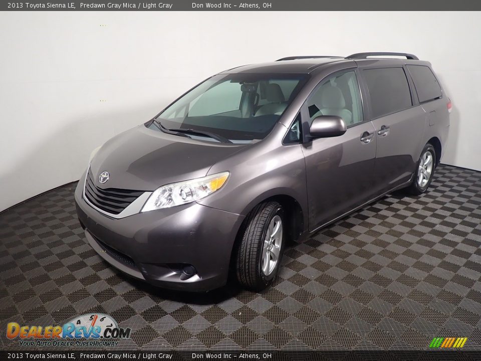 2013 Toyota Sienna LE Predawn Gray Mica / Light Gray Photo #9