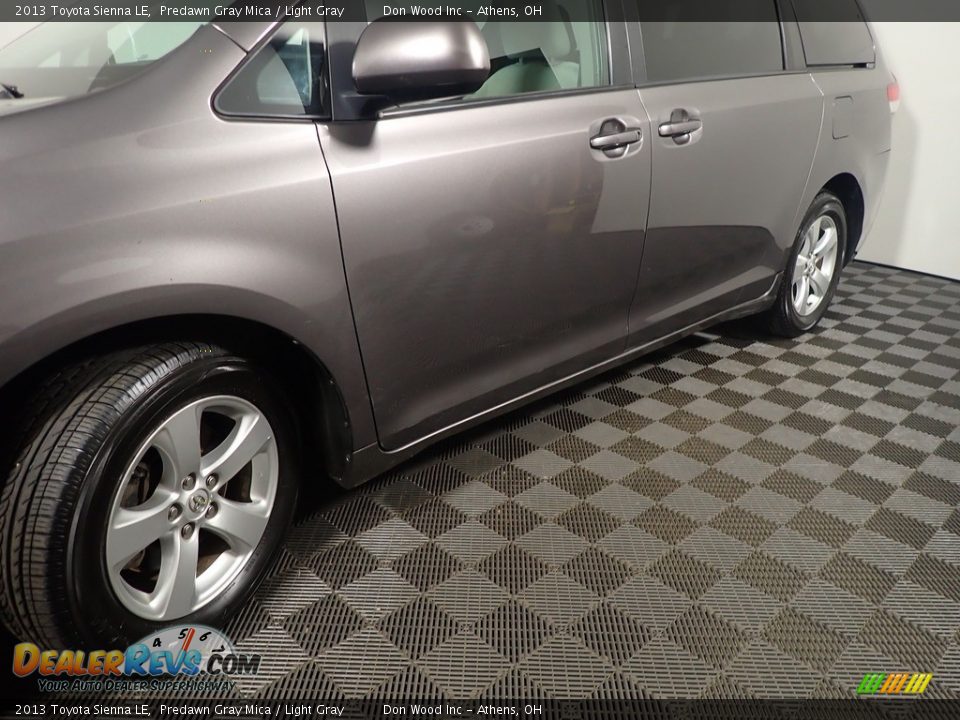 2013 Toyota Sienna LE Predawn Gray Mica / Light Gray Photo #10