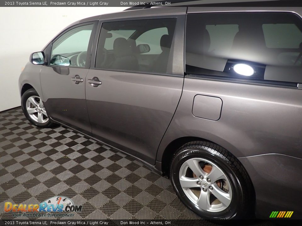 2013 Toyota Sienna LE Predawn Gray Mica / Light Gray Photo #18