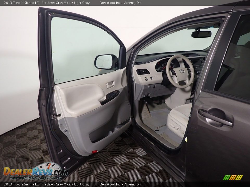 2013 Toyota Sienna LE Predawn Gray Mica / Light Gray Photo #20