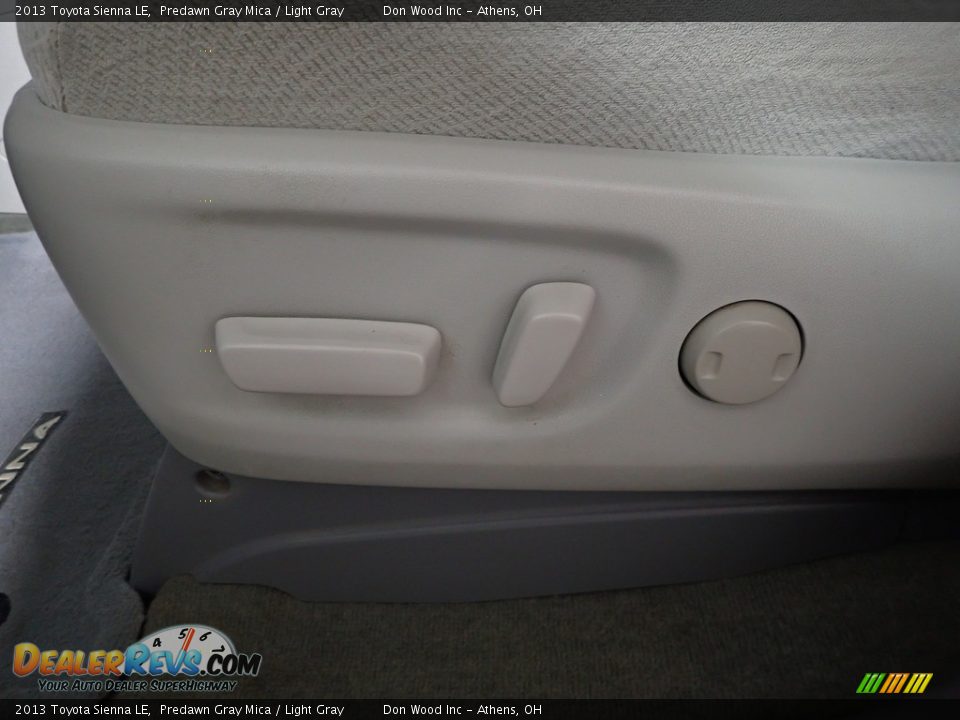 2013 Toyota Sienna LE Predawn Gray Mica / Light Gray Photo #23