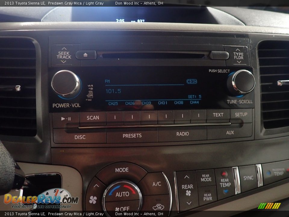 2013 Toyota Sienna LE Predawn Gray Mica / Light Gray Photo #26