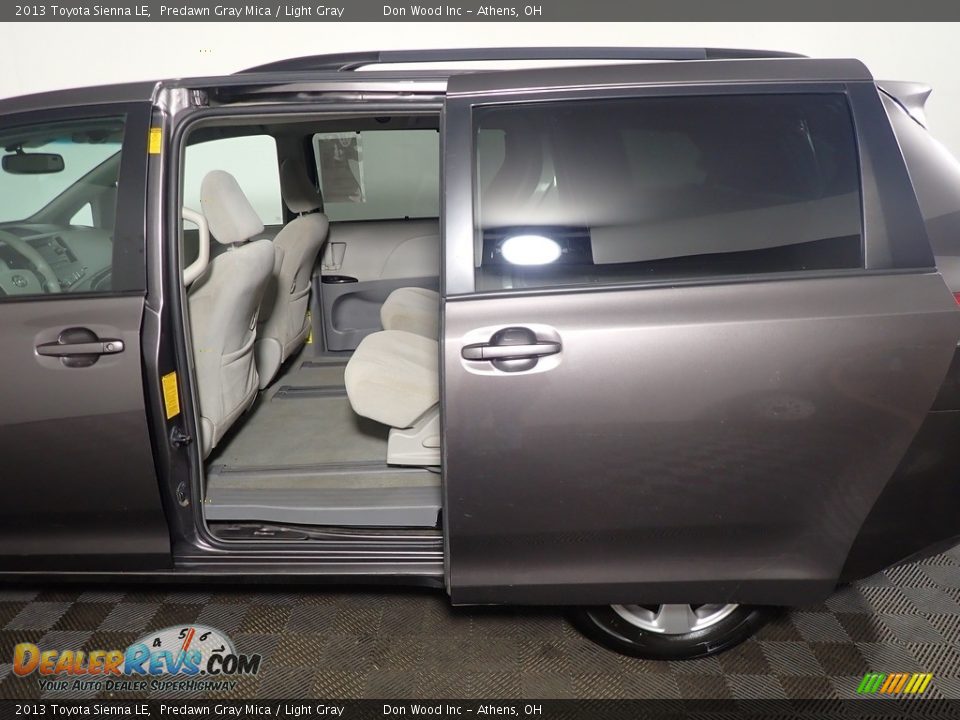 2013 Toyota Sienna LE Predawn Gray Mica / Light Gray Photo #34