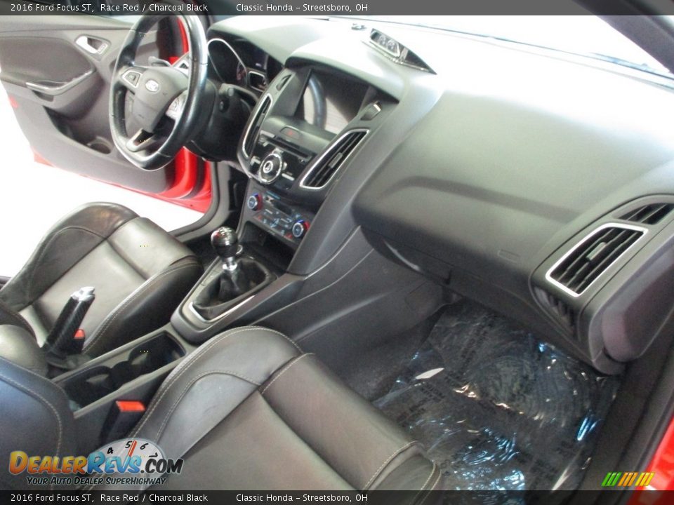 2016 Ford Focus ST Race Red / Charcoal Black Photo #18