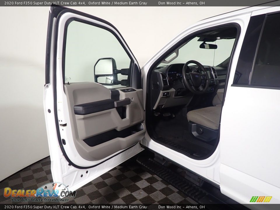 2020 Ford F350 Super Duty XLT Crew Cab 4x4 Oxford White / Medium Earth Gray Photo #16