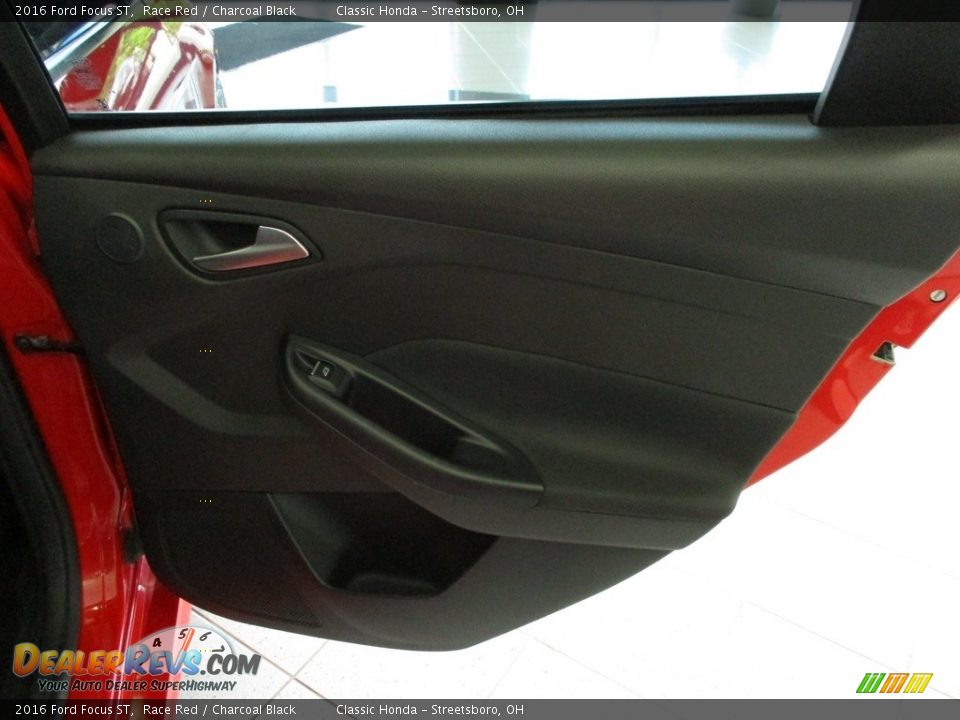 2016 Ford Focus ST Race Red / Charcoal Black Photo #21