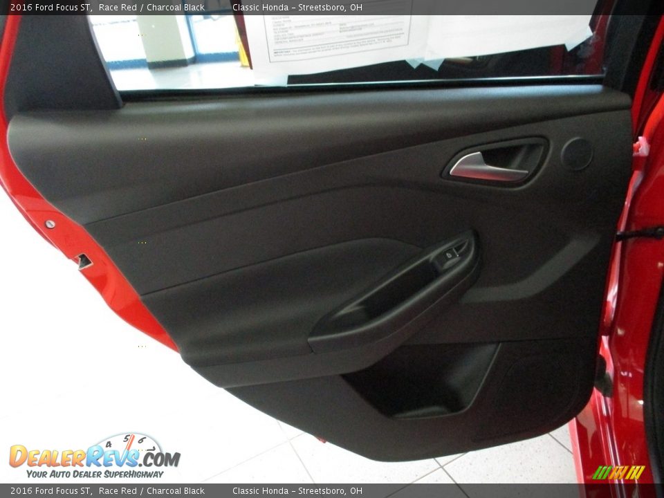 2016 Ford Focus ST Race Red / Charcoal Black Photo #27