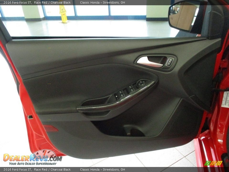 2016 Ford Focus ST Race Red / Charcoal Black Photo #30