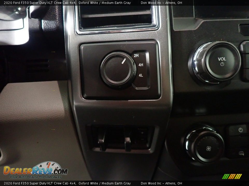 2020 Ford F350 Super Duty XLT Crew Cab 4x4 Oxford White / Medium Earth Gray Photo #28