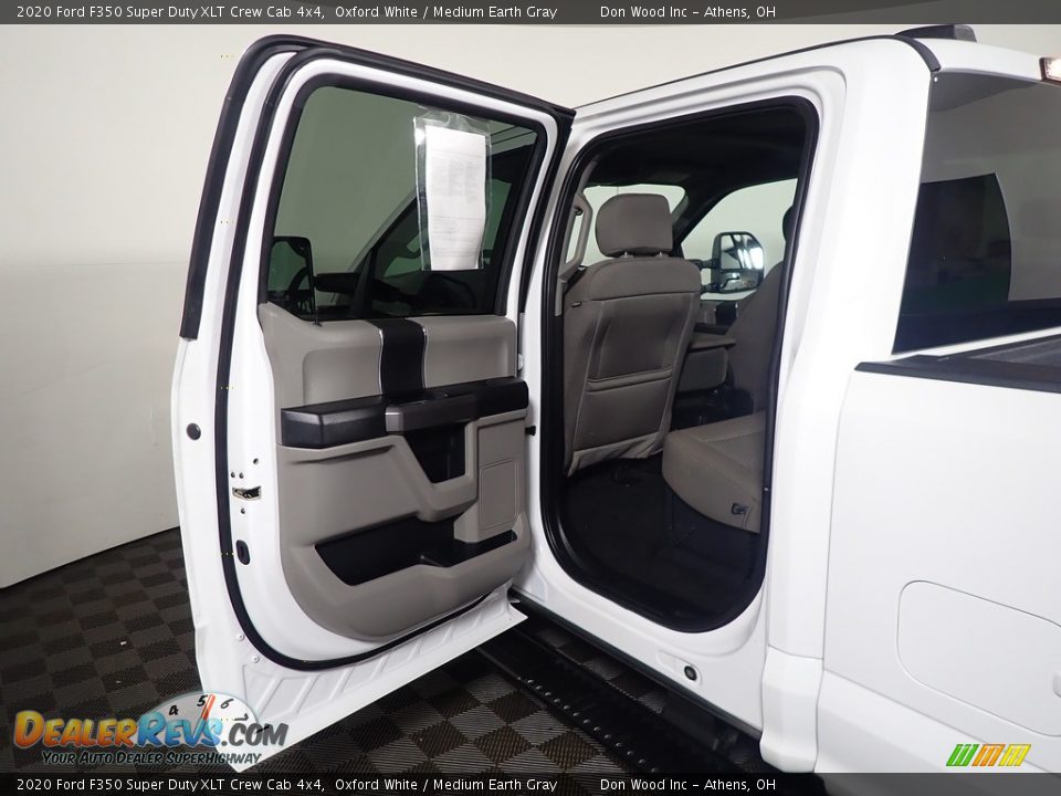 2020 Ford F350 Super Duty XLT Crew Cab 4x4 Oxford White / Medium Earth Gray Photo #31