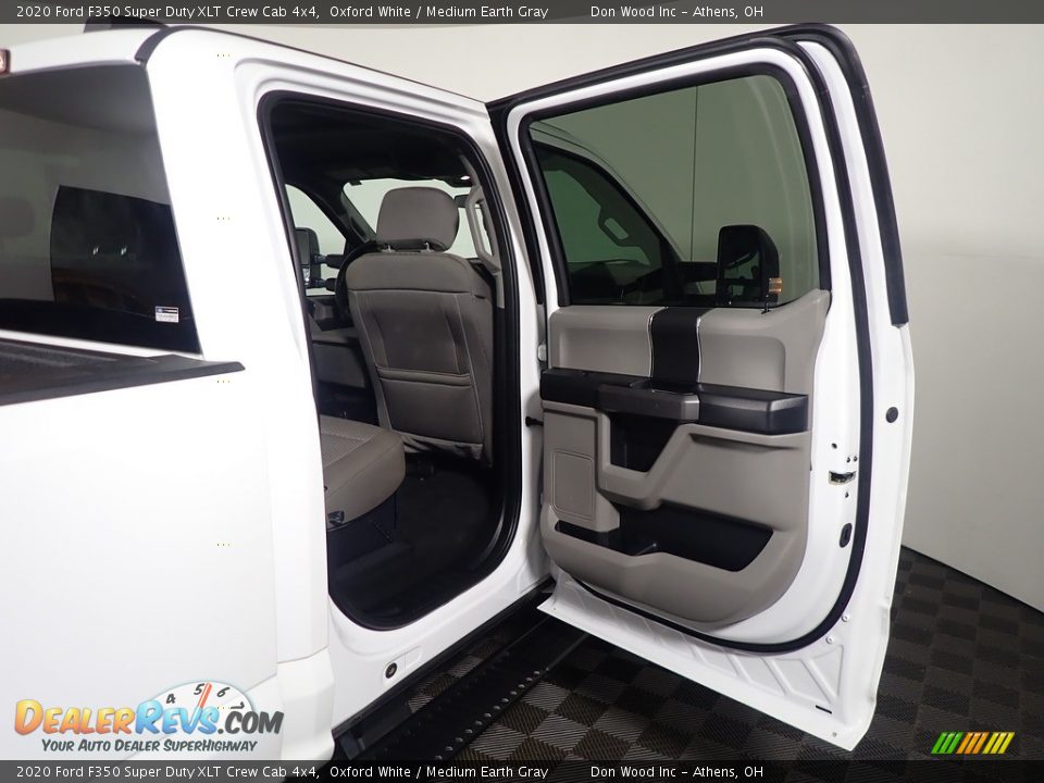 2020 Ford F350 Super Duty XLT Crew Cab 4x4 Oxford White / Medium Earth Gray Photo #33