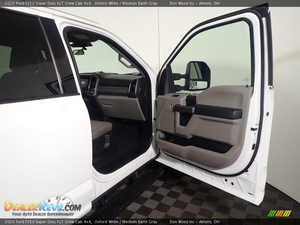 2020 Ford F350 Super Duty XLT Crew Cab 4x4 Oxford White / Medium Earth Gray Photo #35