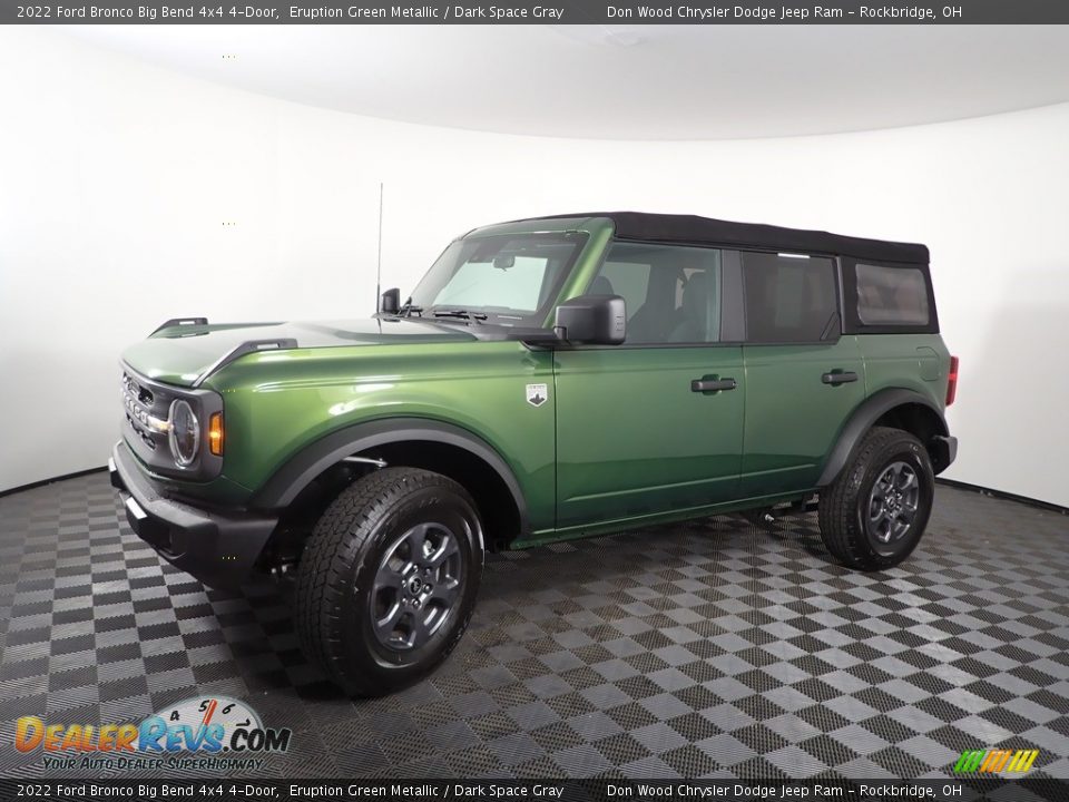 Front 3/4 View of 2022 Ford Bronco Big Bend 4x4 4-Door Photo #6