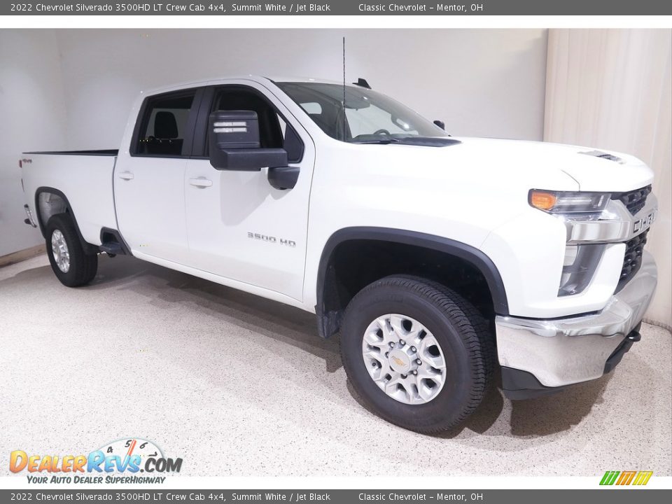 Front 3/4 View of 2022 Chevrolet Silverado 3500HD LT Crew Cab 4x4 Photo #1