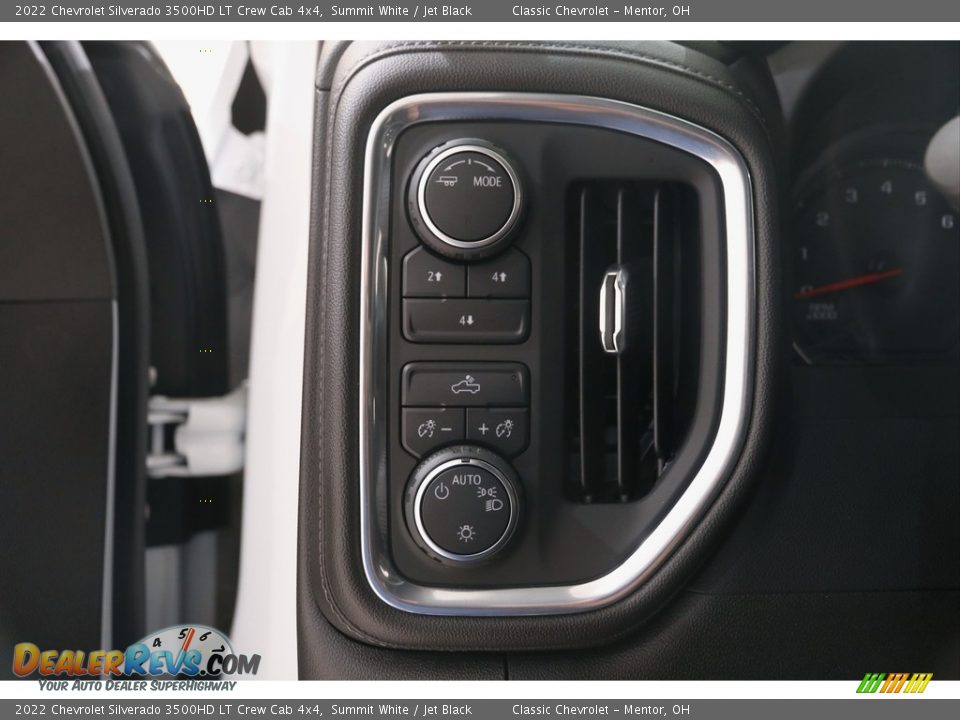 Controls of 2022 Chevrolet Silverado 3500HD LT Crew Cab 4x4 Photo #6