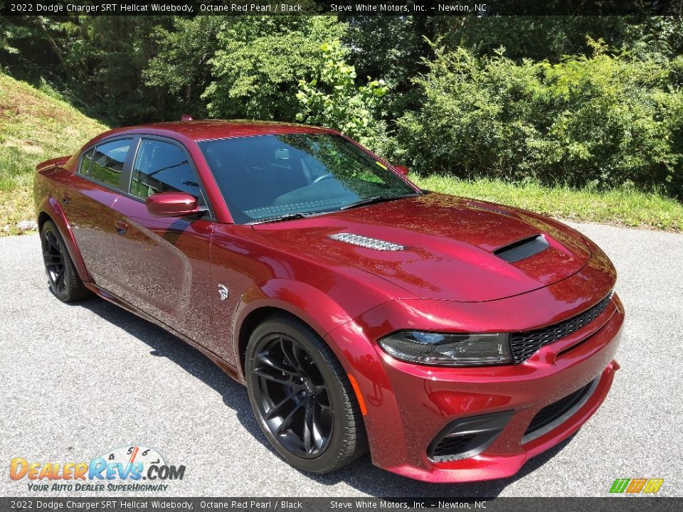 Front 3/4 View of 2022 Dodge Charger SRT Hellcat Widebody Photo #4