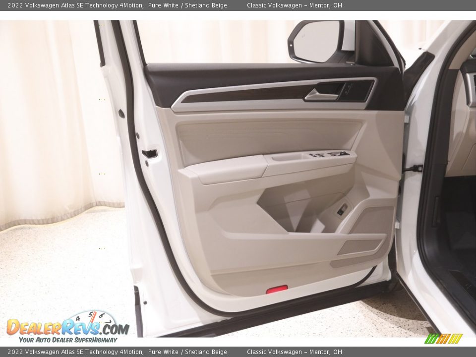 Door Panel of 2022 Volkswagen Atlas SE Technology 4Motion Photo #4