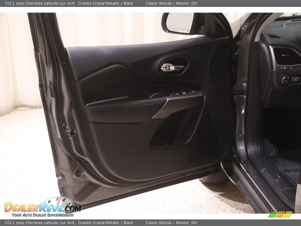 2021 Jeep Cherokee Latitude Lux 4x4 Granite Crystal Metallic / Black Photo #4