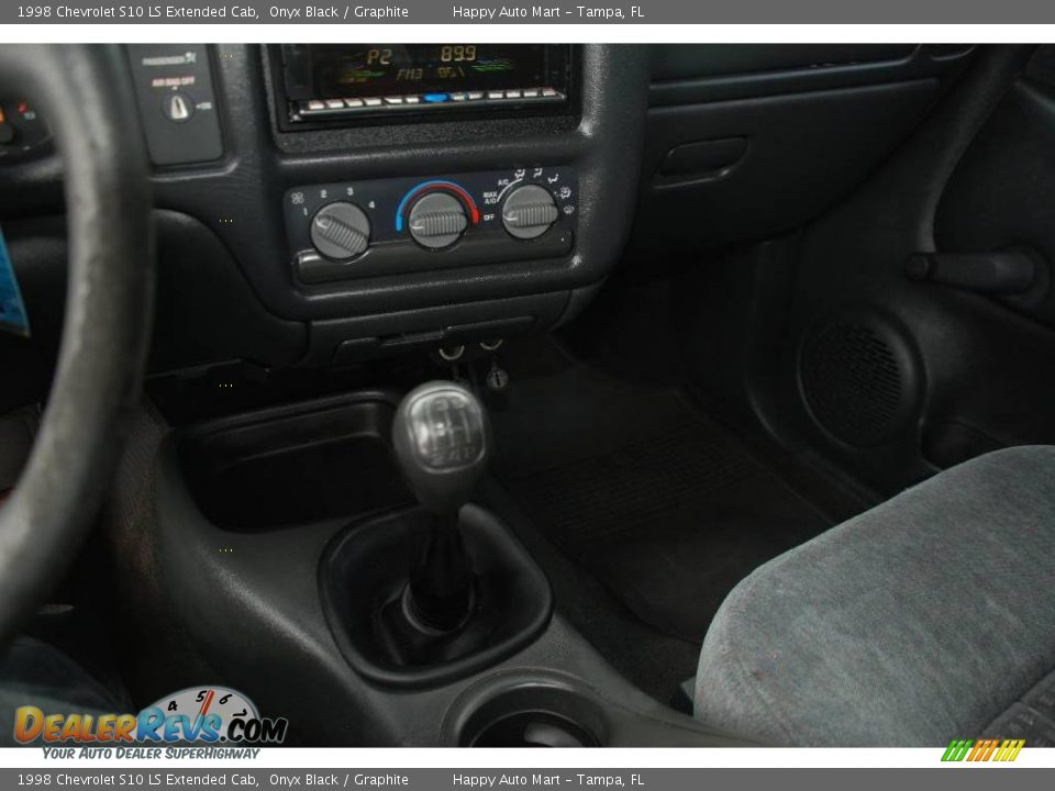 1998 Chevrolet S10 LS Extended Cab Onyx Black / Graphite Photo #14